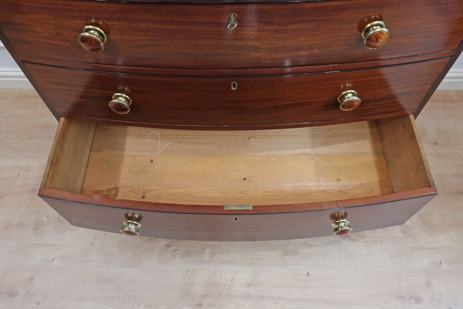 photo vinterior Georgian Mahogany Bow Fronted Chest Of Drawers