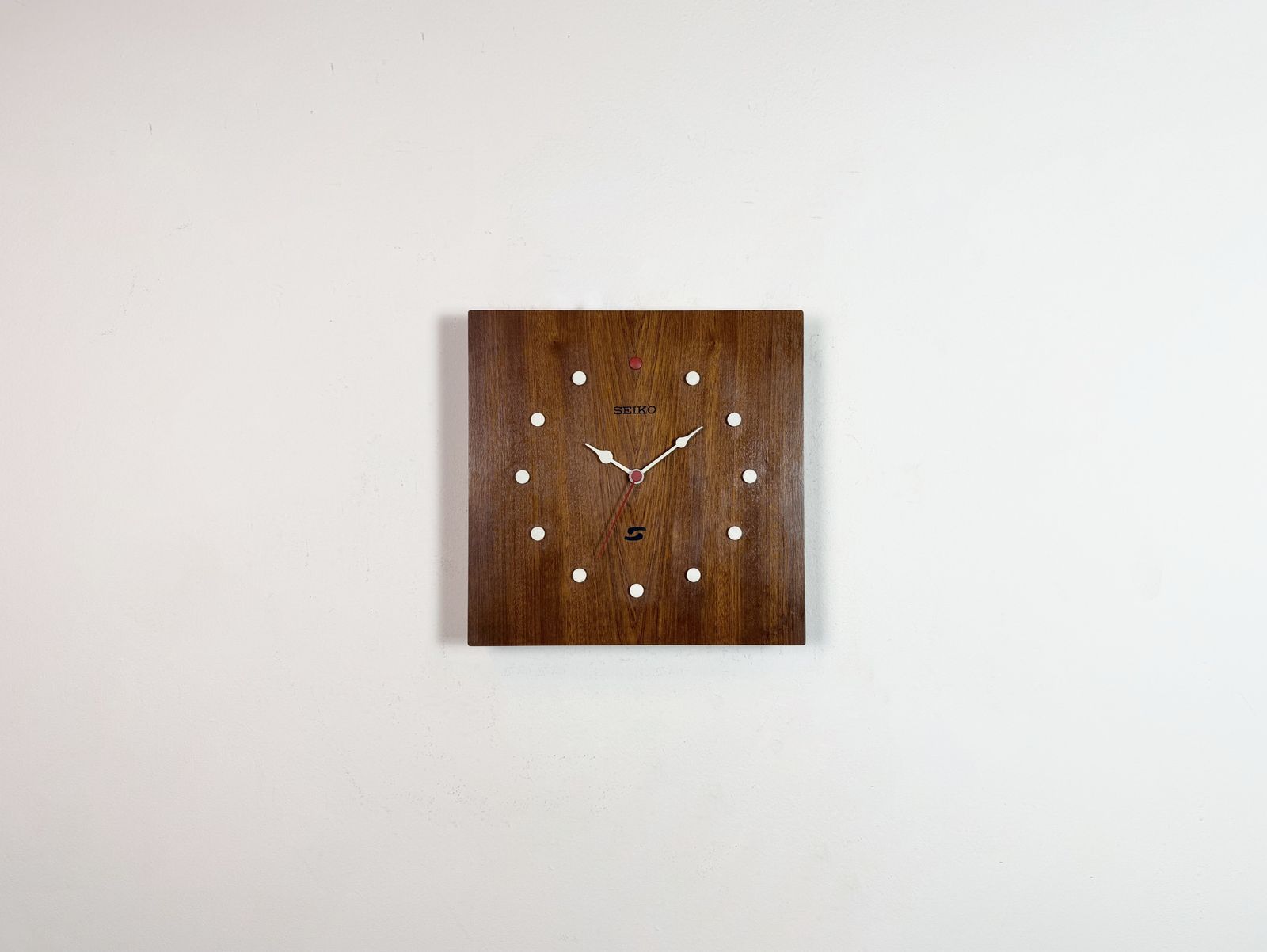 photo vinterior Vintage Brown Wooden Wall Clock From Seiko, 1980s