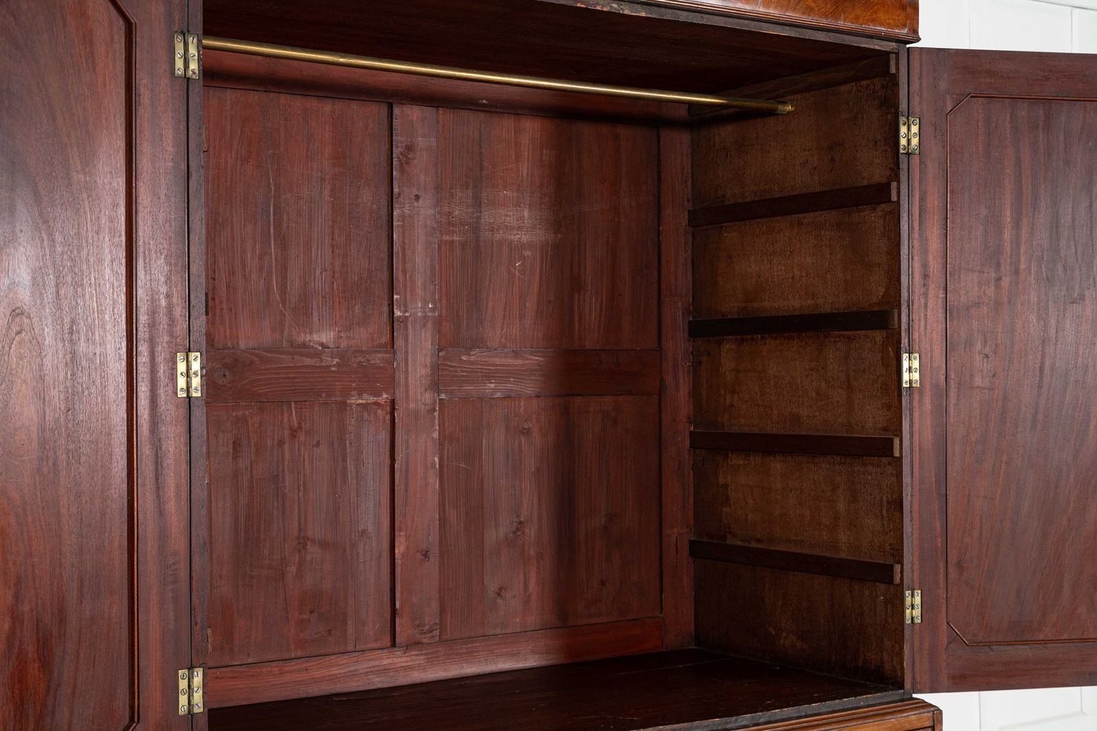 photo buy English George III Walnut Linen Press