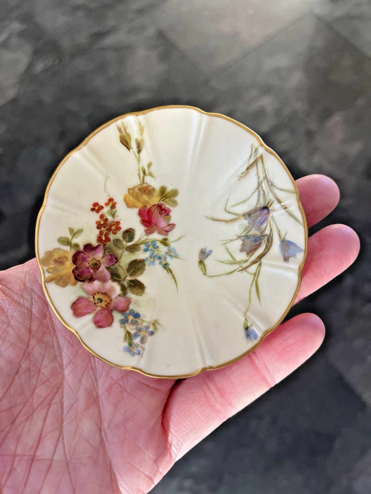 photo furniture Rare Antique C1901 Royal Worcester Blush Ivory Floral Bouquet Scalloped Pin Dish