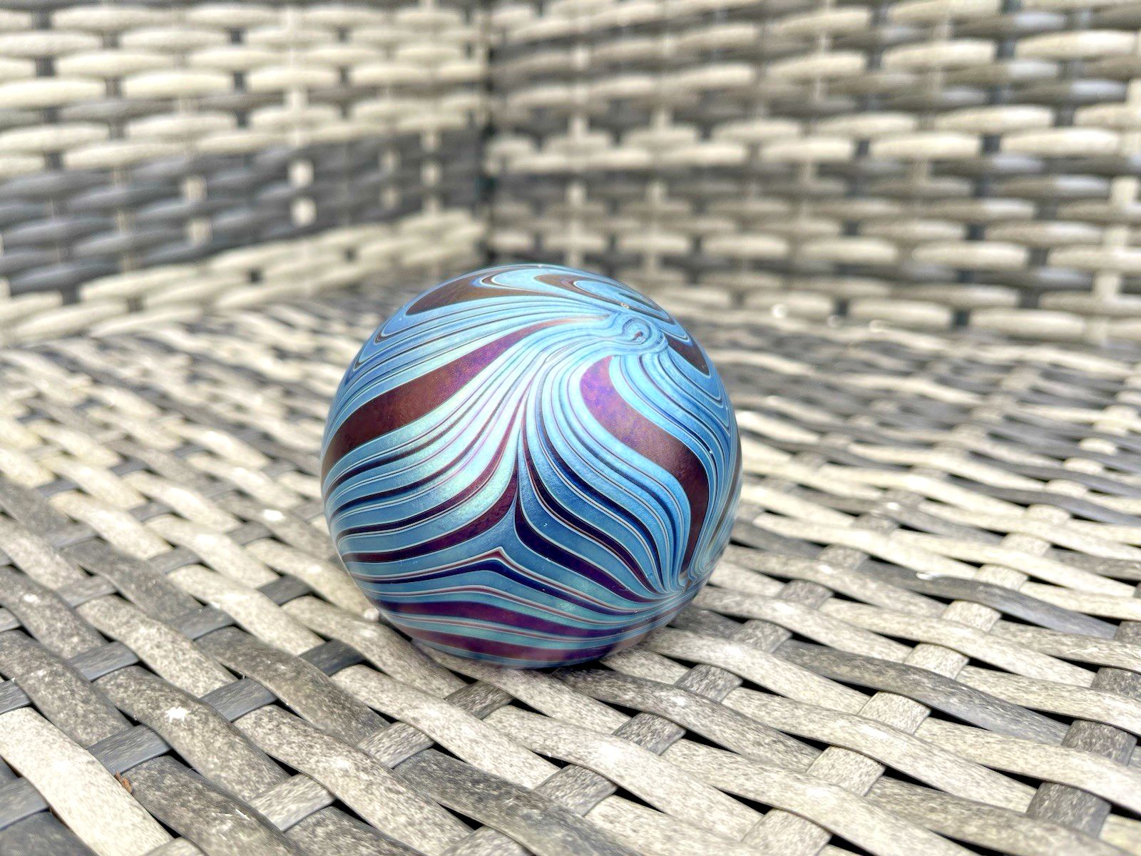 C1988 Iridescent Okra Heart Swirl Studio Glass Feathered Paperweight R Golding photo Home Decor