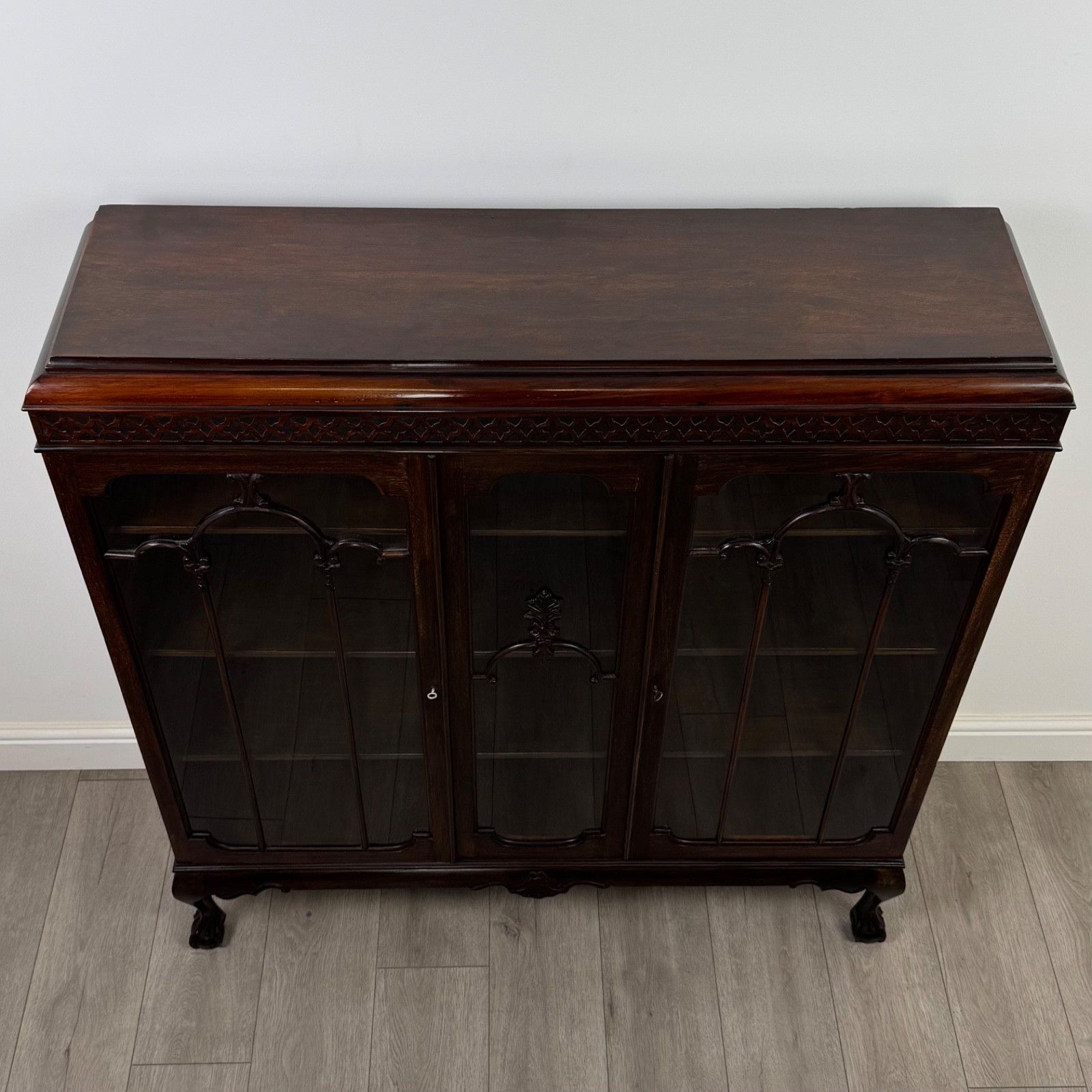 Furniture Antique 20th Century Good Quality Display Cabinet In Mahogany photo