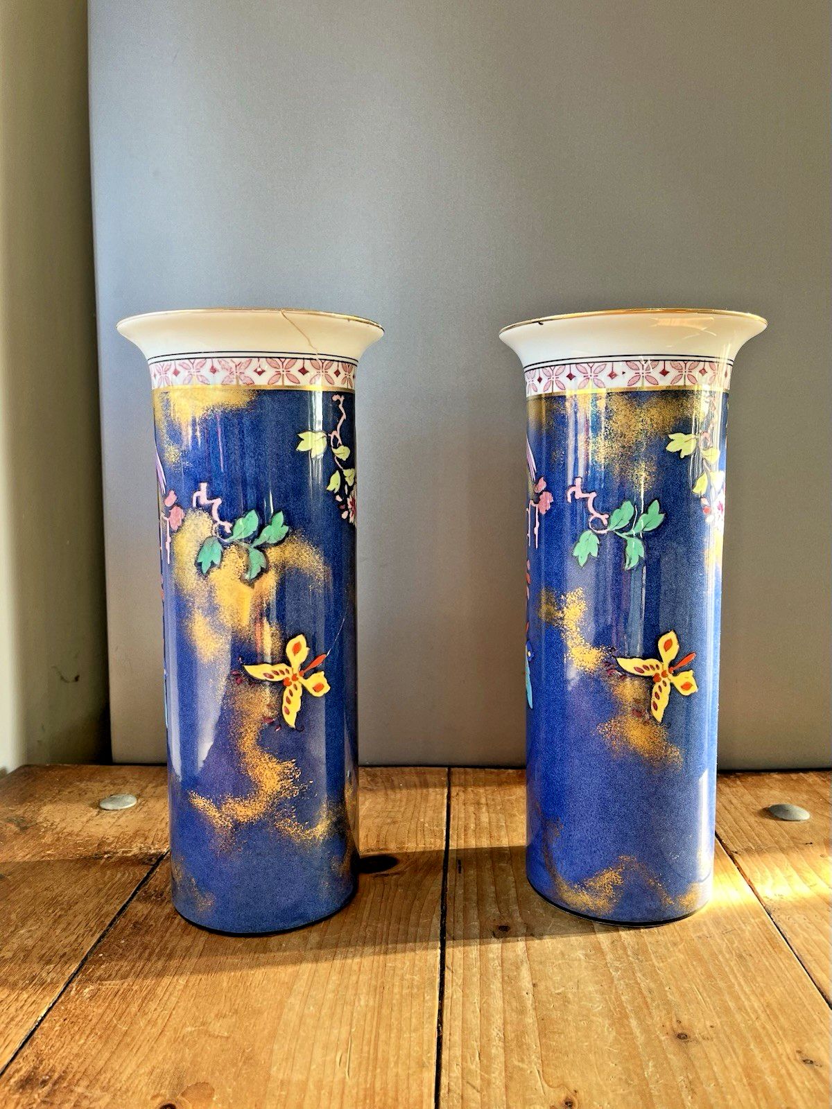 photo furniture Superb Pair Of Art Deco Falcon Ware Parrot Butterfly Mantel Vases Carlton Style