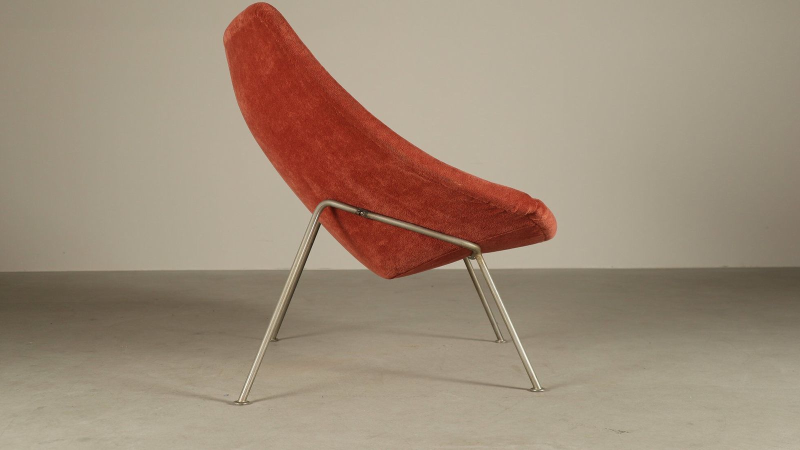photo vinterior Pierre Paulin For Artifort — F156 “Little Oyster” Lounge Chair, 1959–1960s