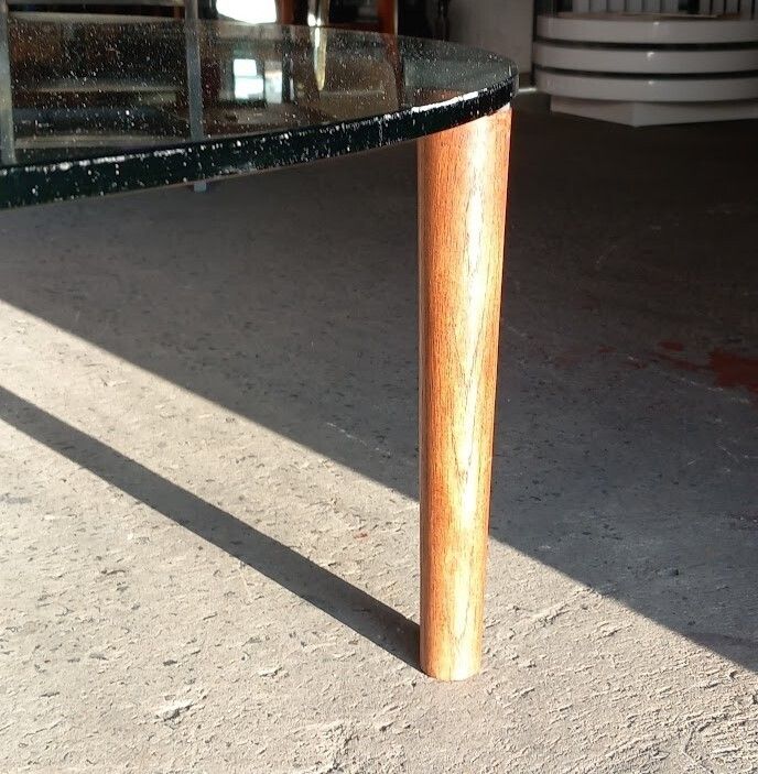 photo vinterior Glass Topped Minimalist Style Coffee Table With Teak Legs