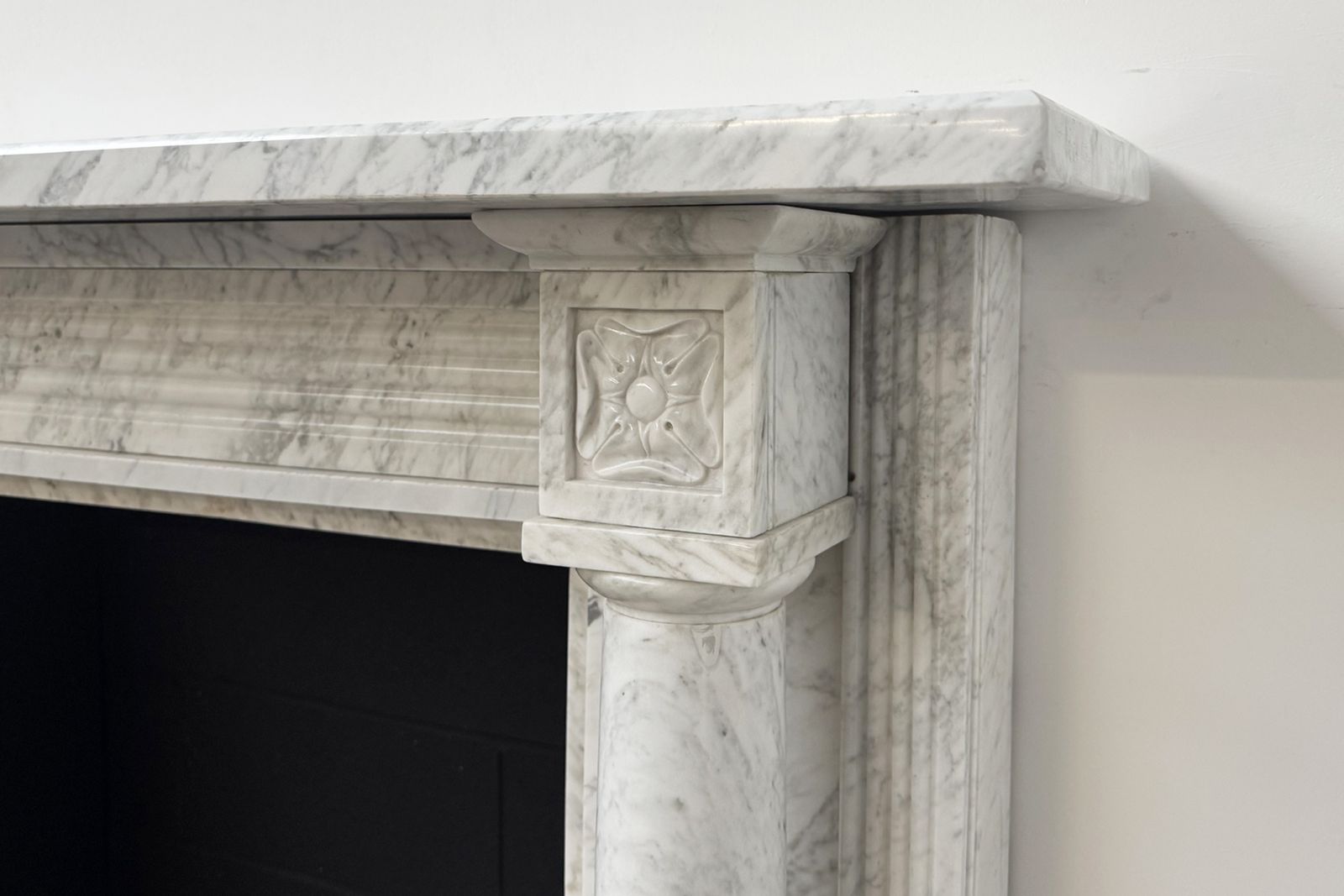 Antique Georgian Pillared White Marble Fireplace Surround. photo vinterior