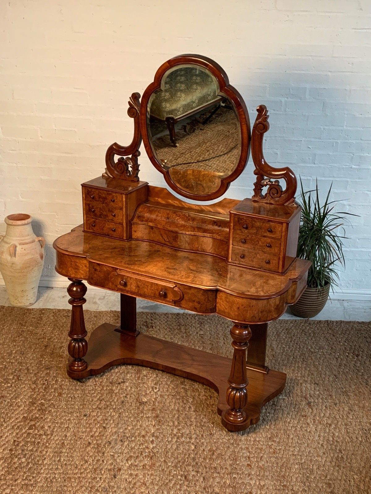 Victorian Walnut Dressing Table (Burr Walnut) photo furniture