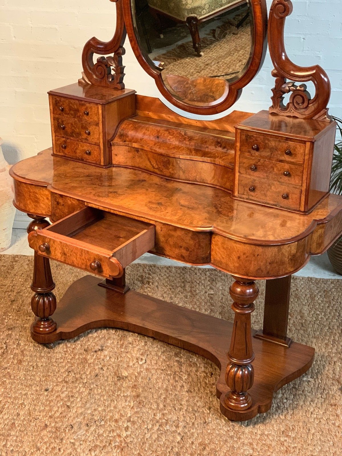 1690.0 Victorian Walnut Dressing Table (Burr Walnut) photo