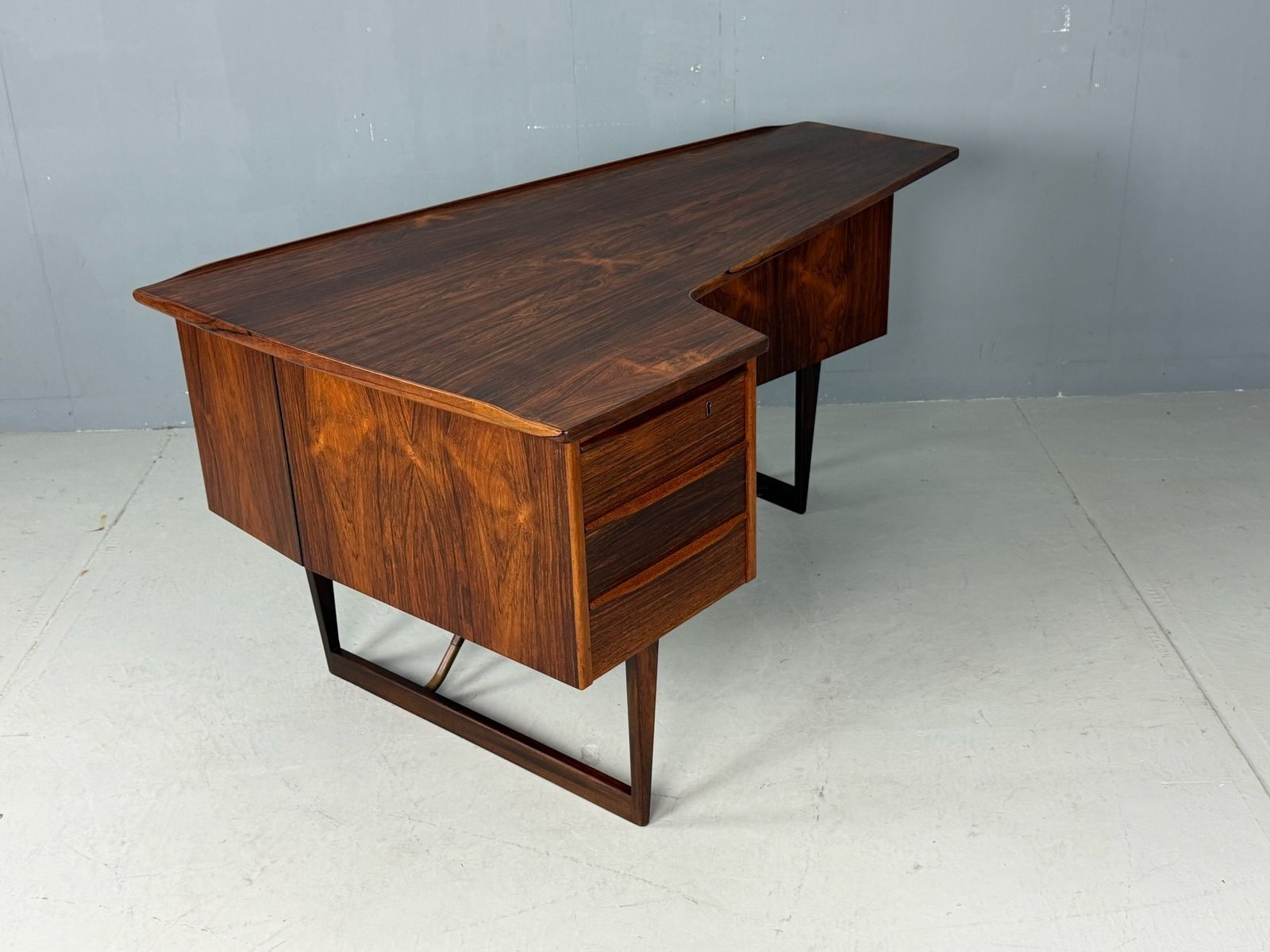 Meubels 1960s Peter Løvig Nielsen 'Boomerang' Desk Hedensted Møbelfabrik photo