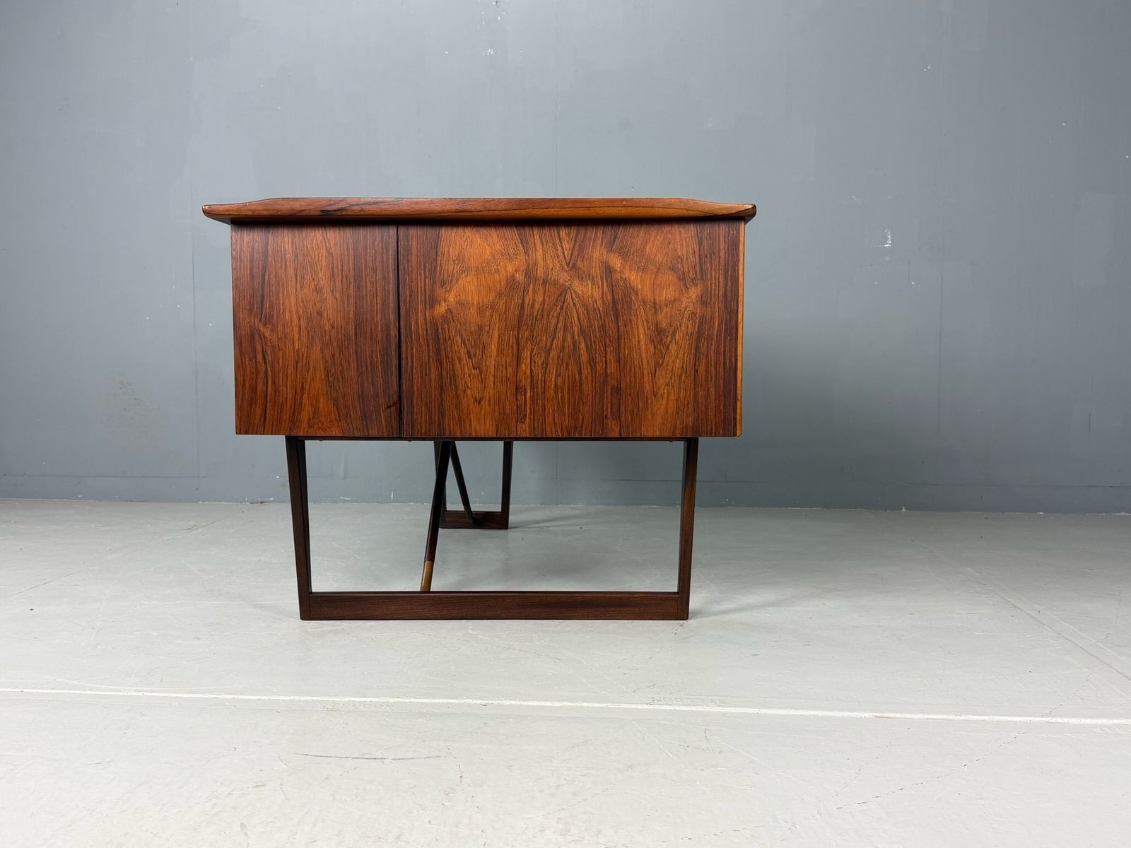 photo vinterior 1960s Peter Løvig Nielsen 'Boomerang' Desk Hedensted Møbelfabrik