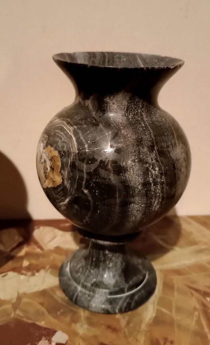 Pair Of Black Serpentine Marble Urns, Early 20th Century, Empire Style photo vintage