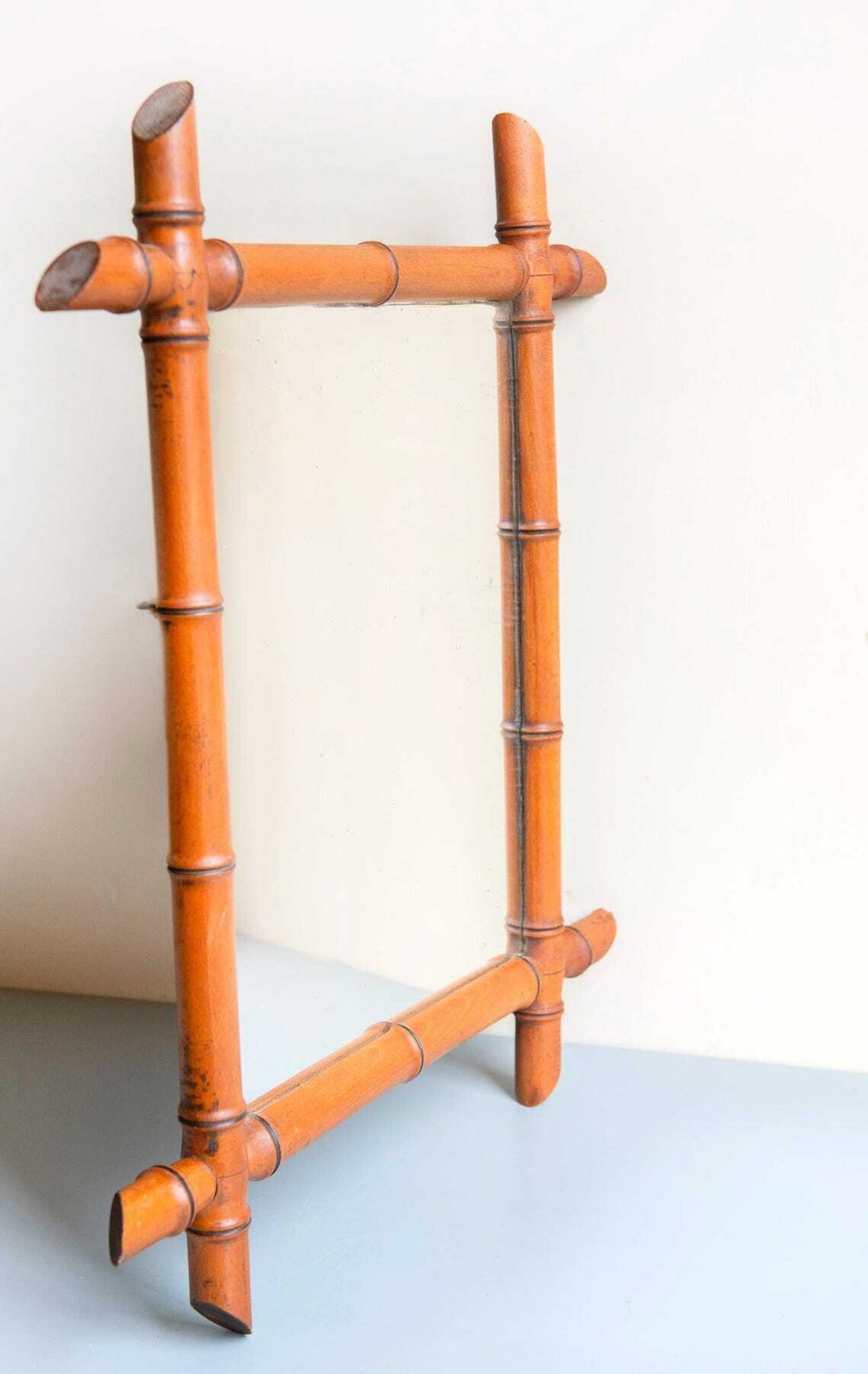 Antieke Franse Wandspiegel Met Faux Bamboe Lijst – Met De Hand Gesneden Houten Lijst photo vinterior
