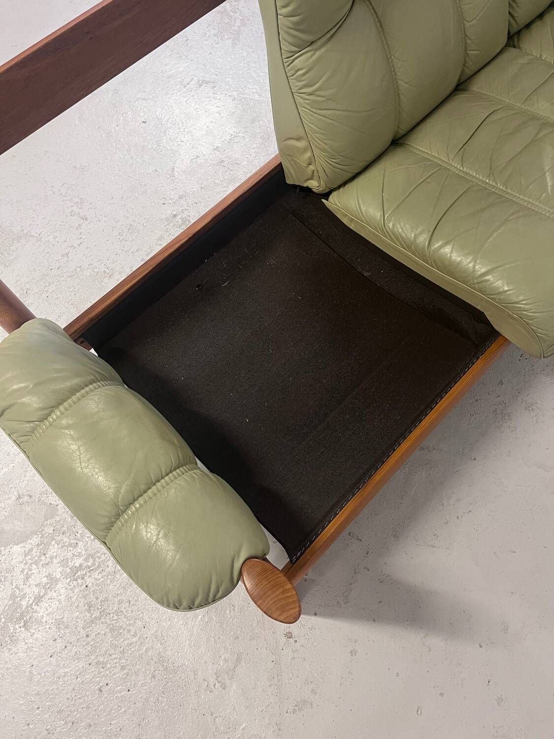 Canapé En Cuir, Norvège Des Années 1980 photo furniture