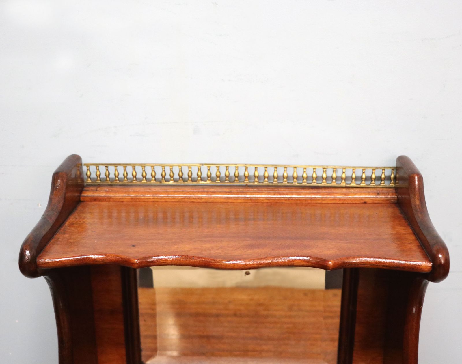 Victorian Style! A Lovely Late 19th Century American Walnut Coal Purdonium. photo vinterior