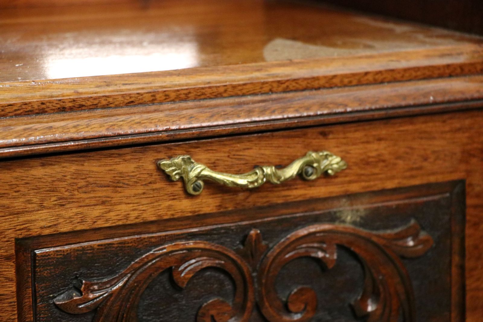 295.0 Victorian Style! A Lovely Late 19th Century American Walnut Coal Purdonium. photo