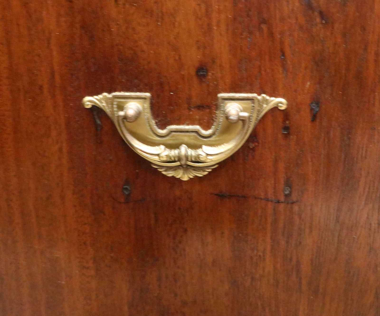 photo vintage Victorian Style! A Lovely Late 19th Century American Walnut Coal Purdonium.