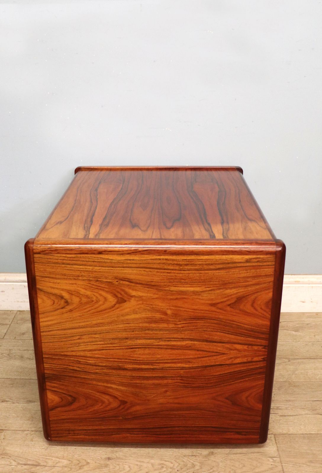 A Lovely Quality Mid Century Sumptuous Hardwood Veneered Television Stand photo vinterior