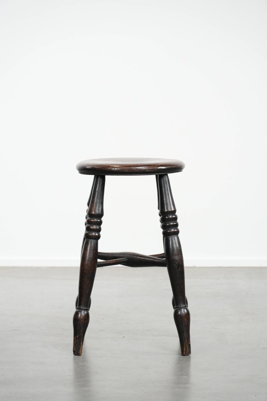 English Antique Classic And Timeless Windsor Stool From The 18th Century With Character And A Beautiful Color Scheme photo 496.0