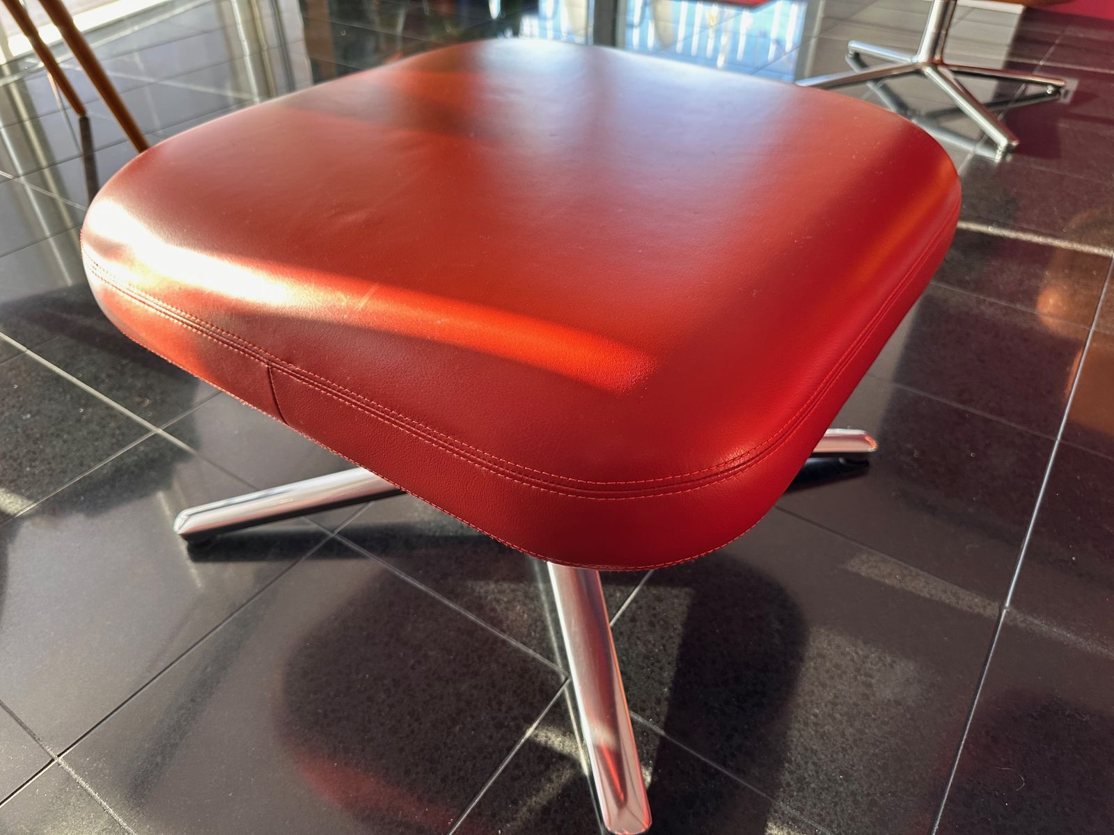 Grand Repos & Ottoman Antonio Citterio photo Furniture