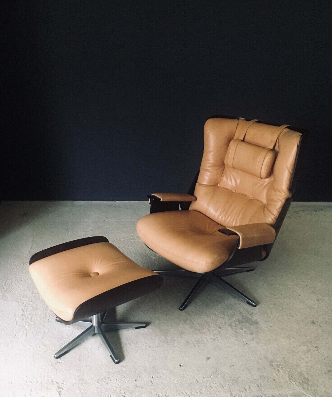 Mid Century Modern Design Lederen Lounge Chair & Ottoman, Duitsland, Ca. Jaren 1960 photo furniture