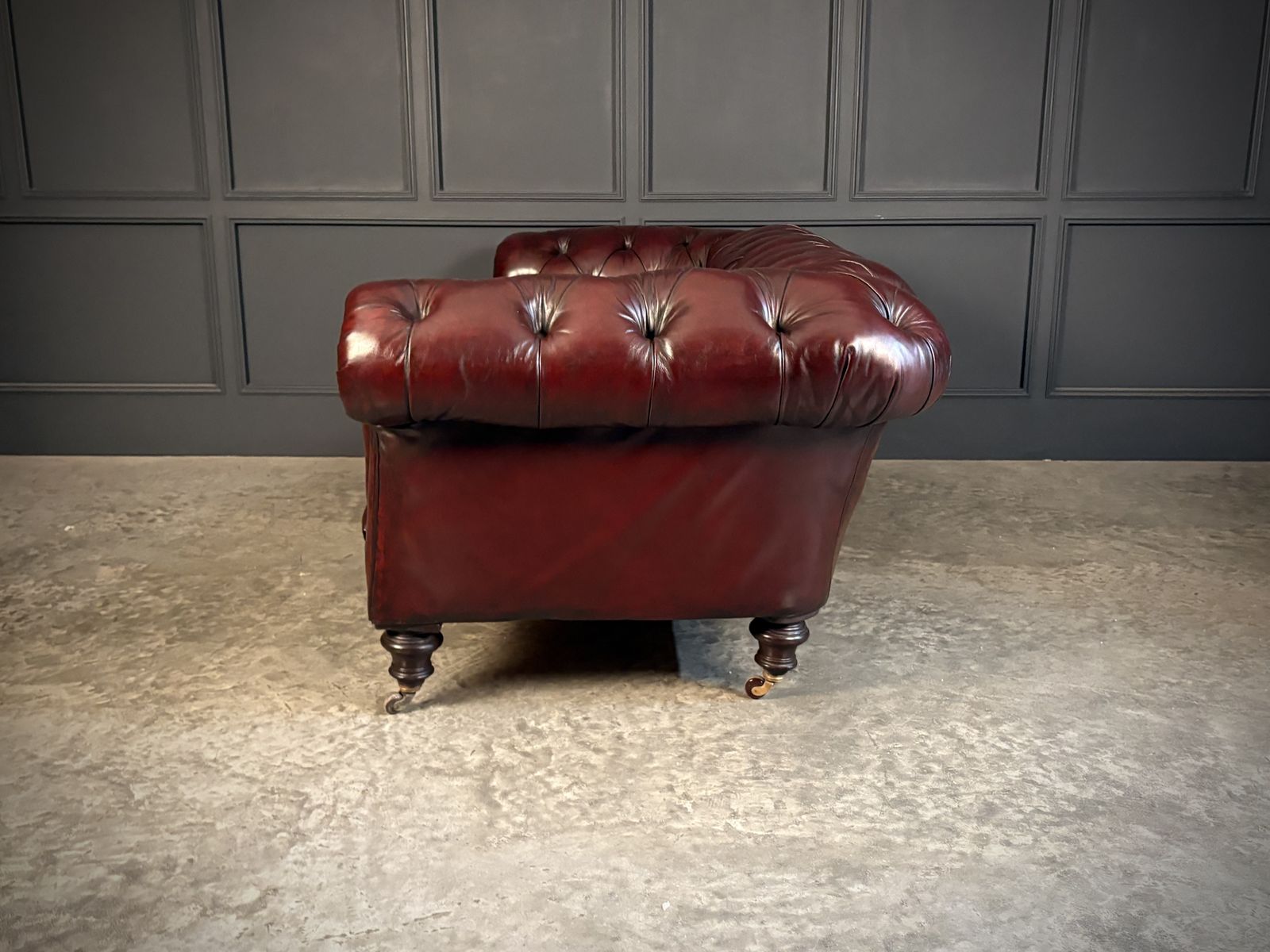 Victorian Buttoned Leather Chesterfield Sofa photo vinterior