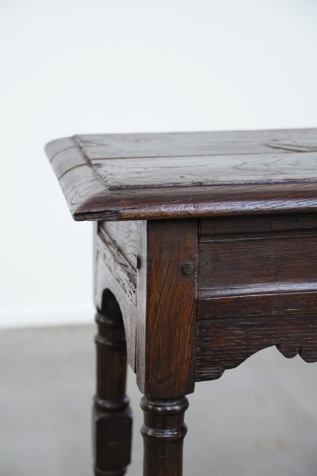 photo buy Functionele Antieke Engelse Kruk/Bijzettafel Uit De 18e Eeuw In Eiken Met Een Warme Uitstraling