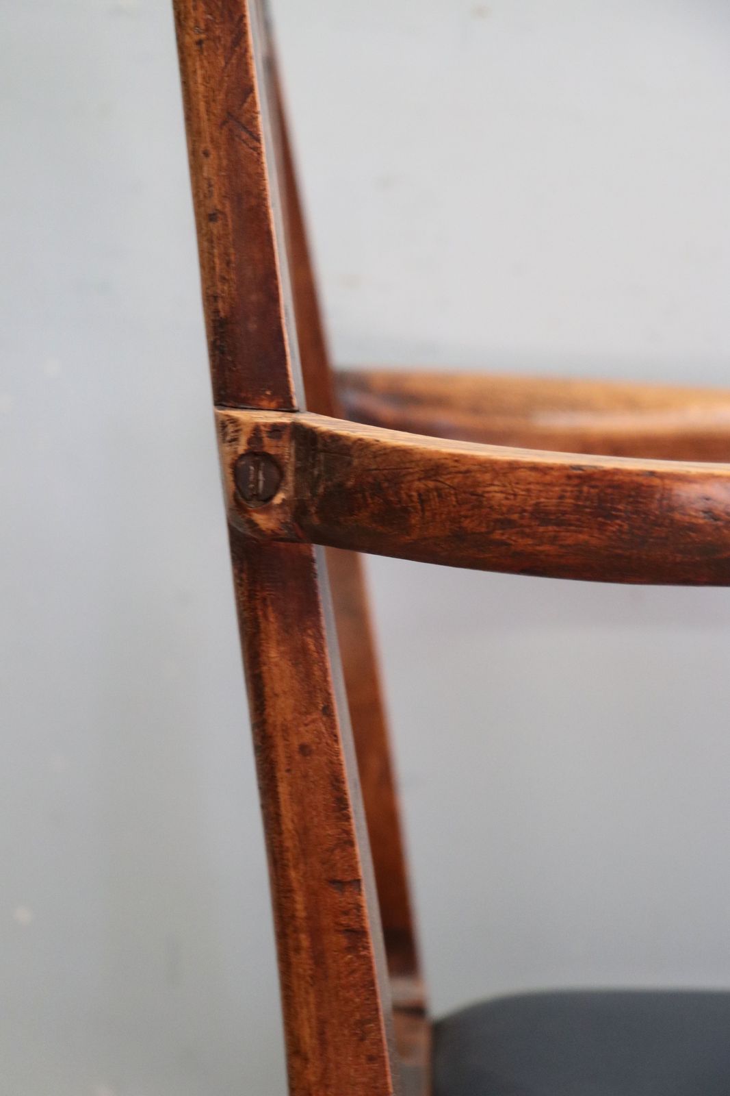 photo vintage Two Lovely Early 19th Century Country Made Elm And Ash Framed Carver Chairs