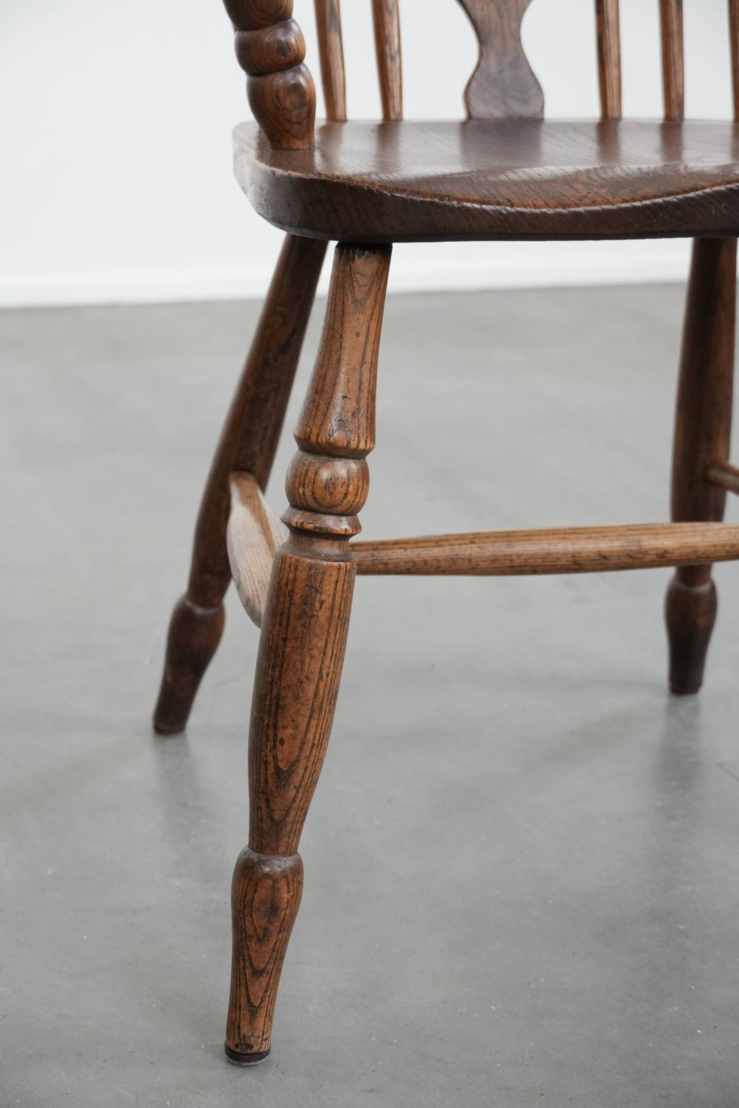 440.0 Antieke Engelse Lowback Windsor Stoel Met Mooie Patina En Fraaie Details photo