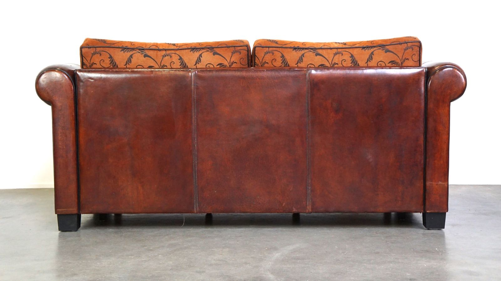 photo buy Luxurious And Comfortable 2.5 Seater Sheepskin Sofa With English Style Fabric Cushions