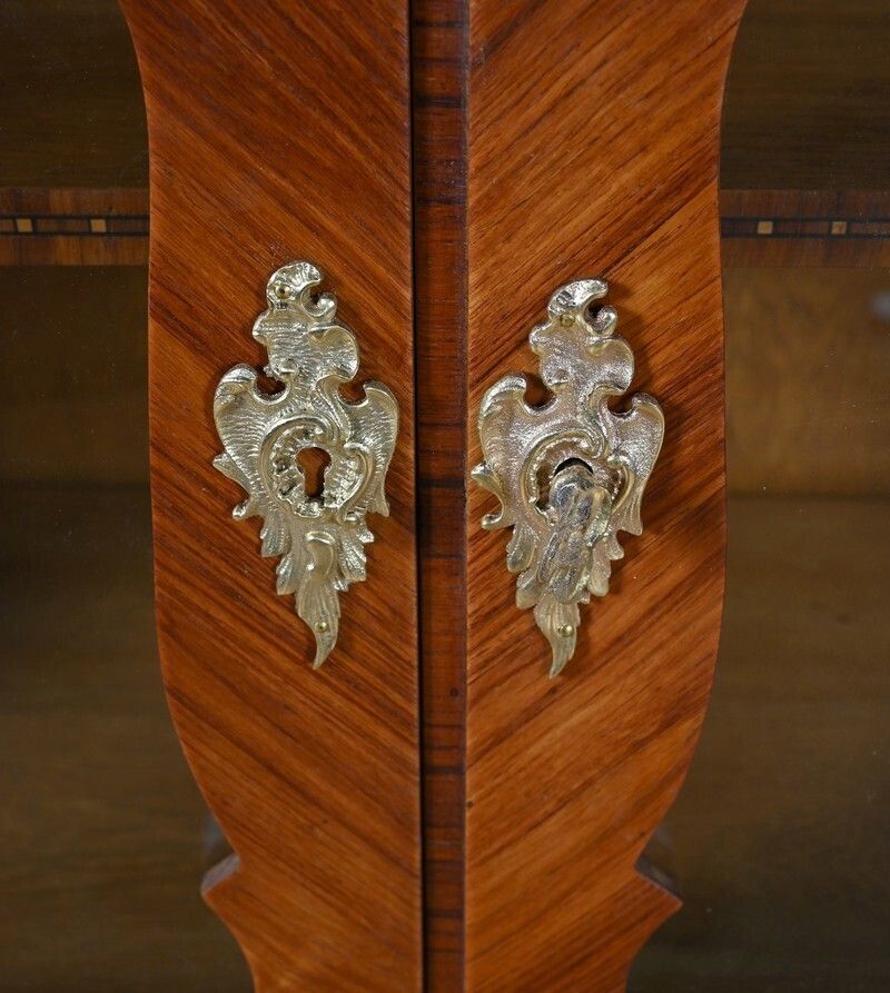 photo furniture Small Rosewood Marquetry Display Bookcase Louis XV Style – Early 20th Century