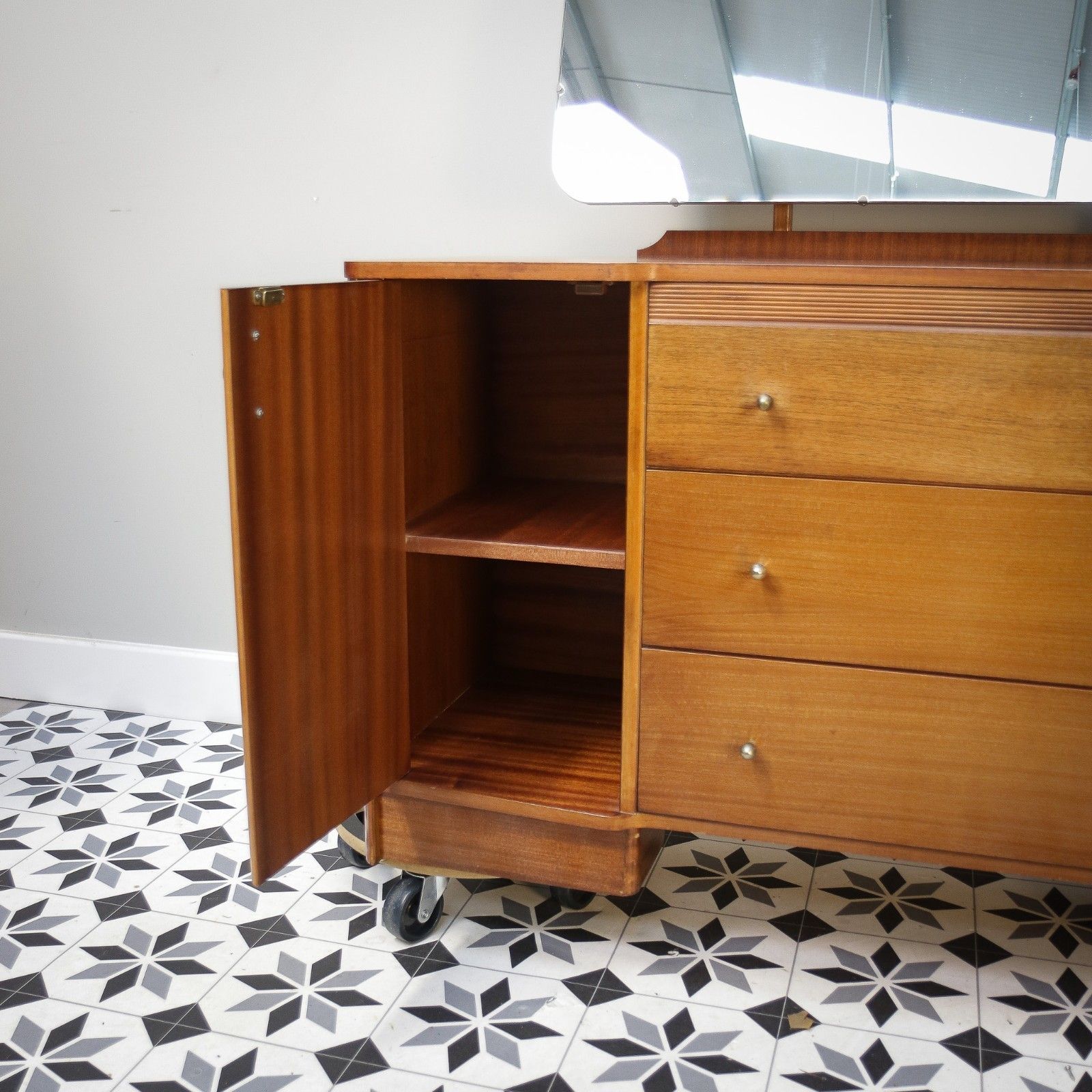 Dressing Table With Mirror Austinsuite 1950s photo 295.0