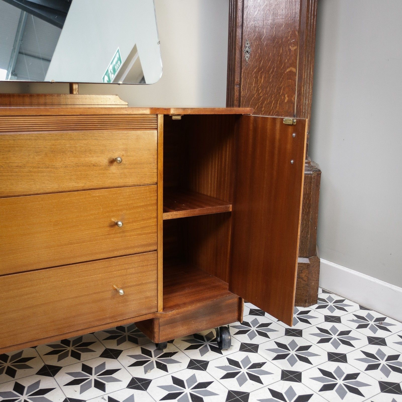 Dressing Table With Mirror Austinsuite 1950s photo vinterior