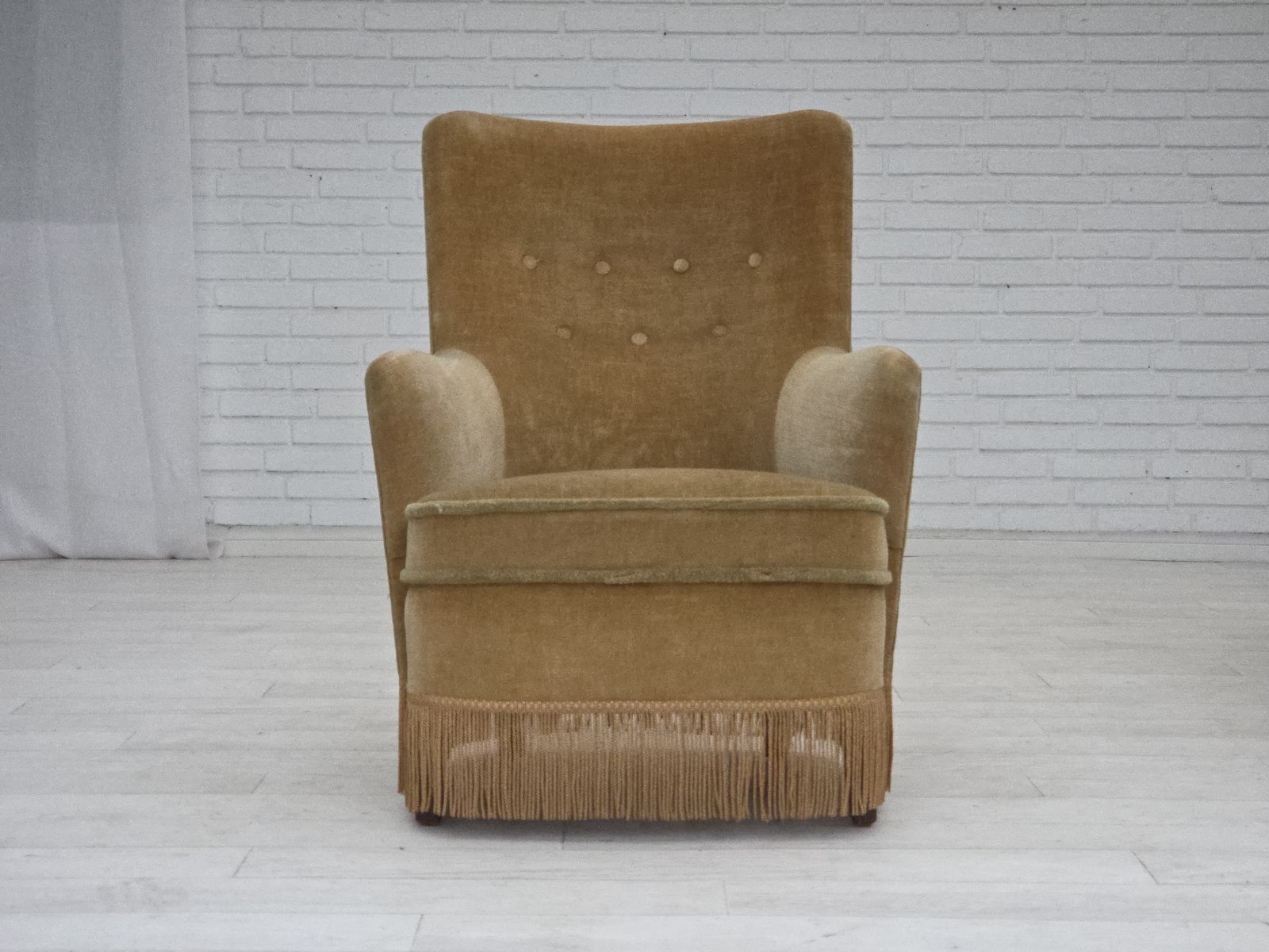 Ca. Jaren 1970, Deense Fauteuil, Lichtgroene Meubelvelours Bekleding.