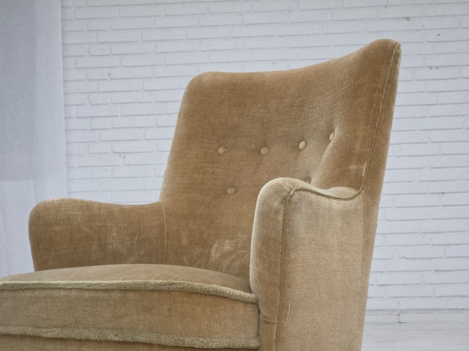 Ca. Jaren 1970, Deense Fauteuil, Lichtgroene Meubelvelours Bekleding. photo vinterior