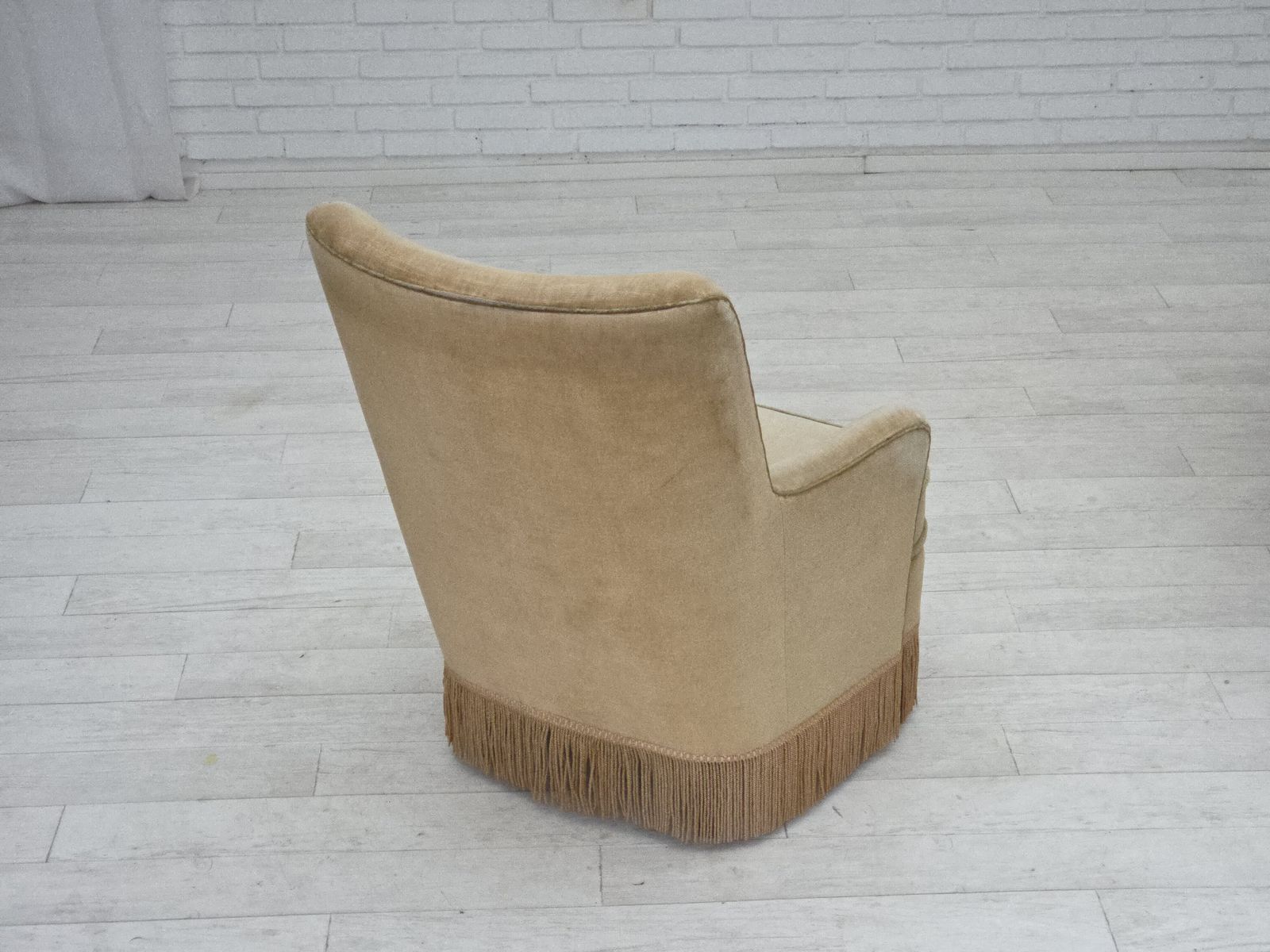 photo buy Ca. Jaren 1970, Deense Fauteuil, Lichtgroene Meubelvelours Bekleding.