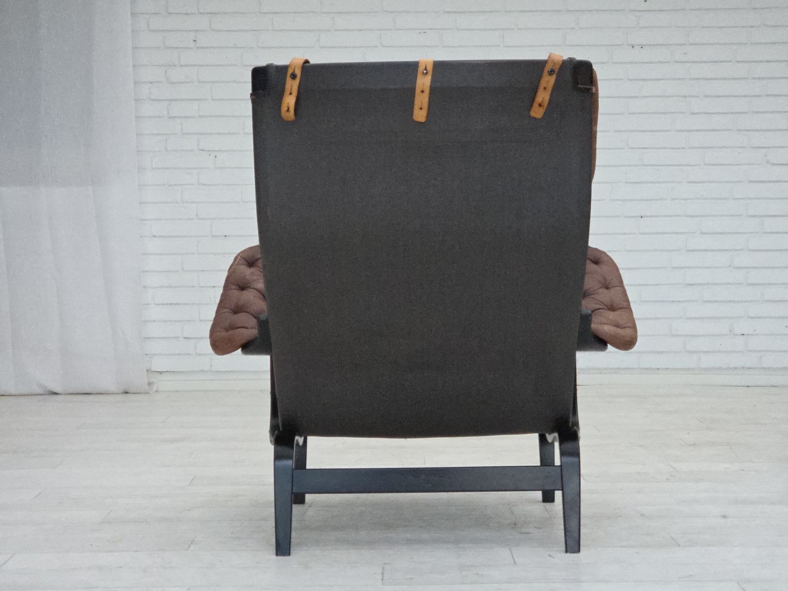photo vinterior 1970s, Swedish Design By Bruno Mathsson, Model "Pernilla",  Furniture Leather.