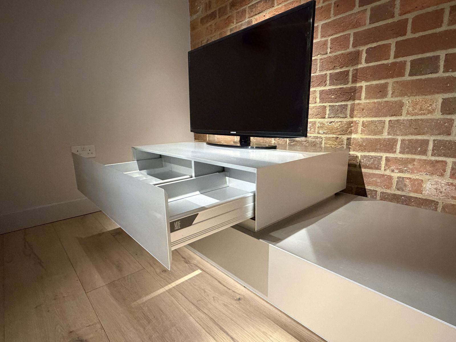 500.0 M.D.F. Italia Lowboard Aluminum Tv Console photo