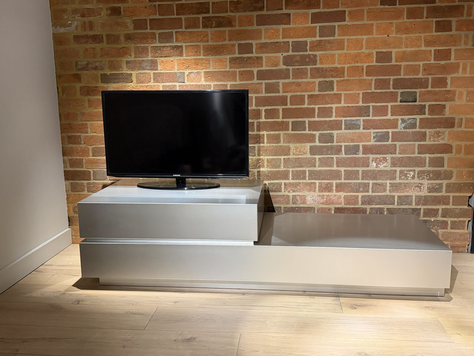photo buy M.D.F. Italia Lowboard Aluminum Tv Console