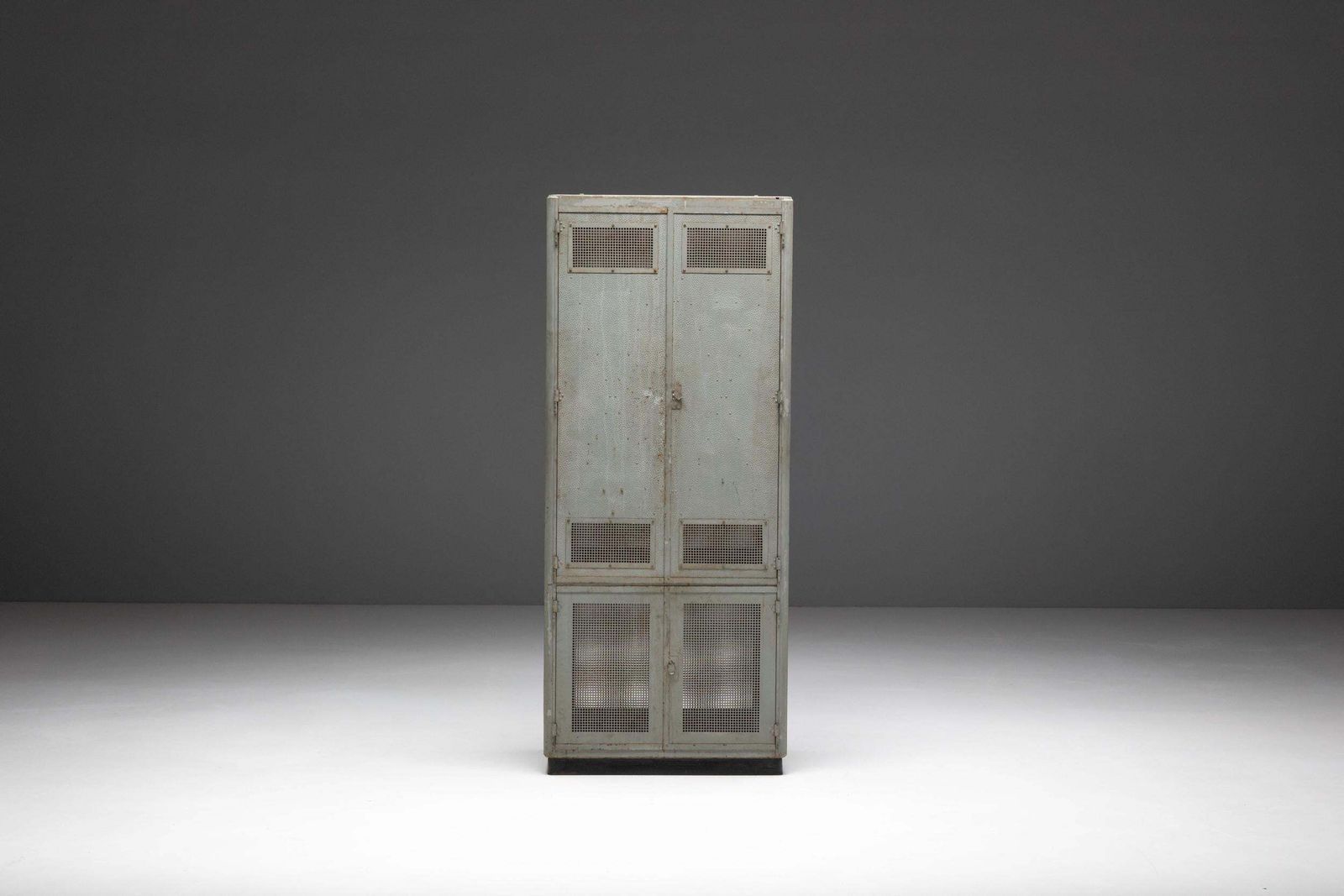 photo vintage Industrial Steel Cabinet, France, 1960s