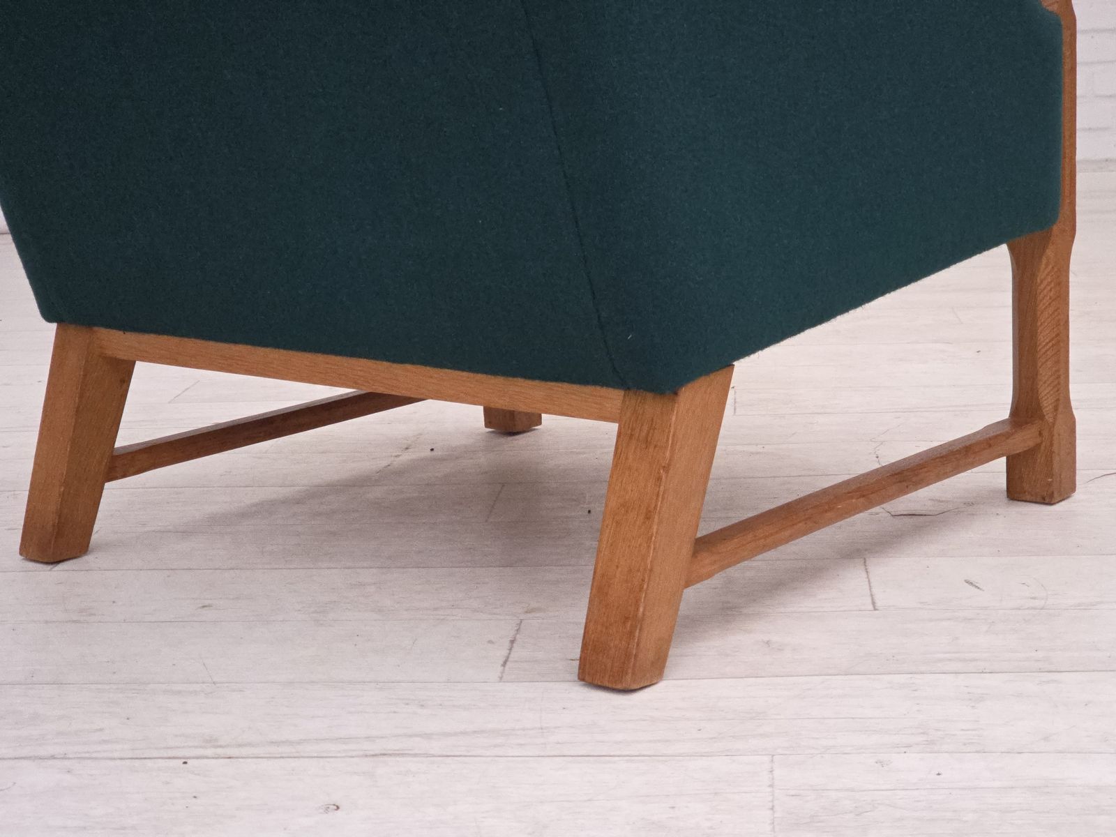 photo vinterior 1970s, Danish Armchair, Furniture Wool, Solid Oak Wood.