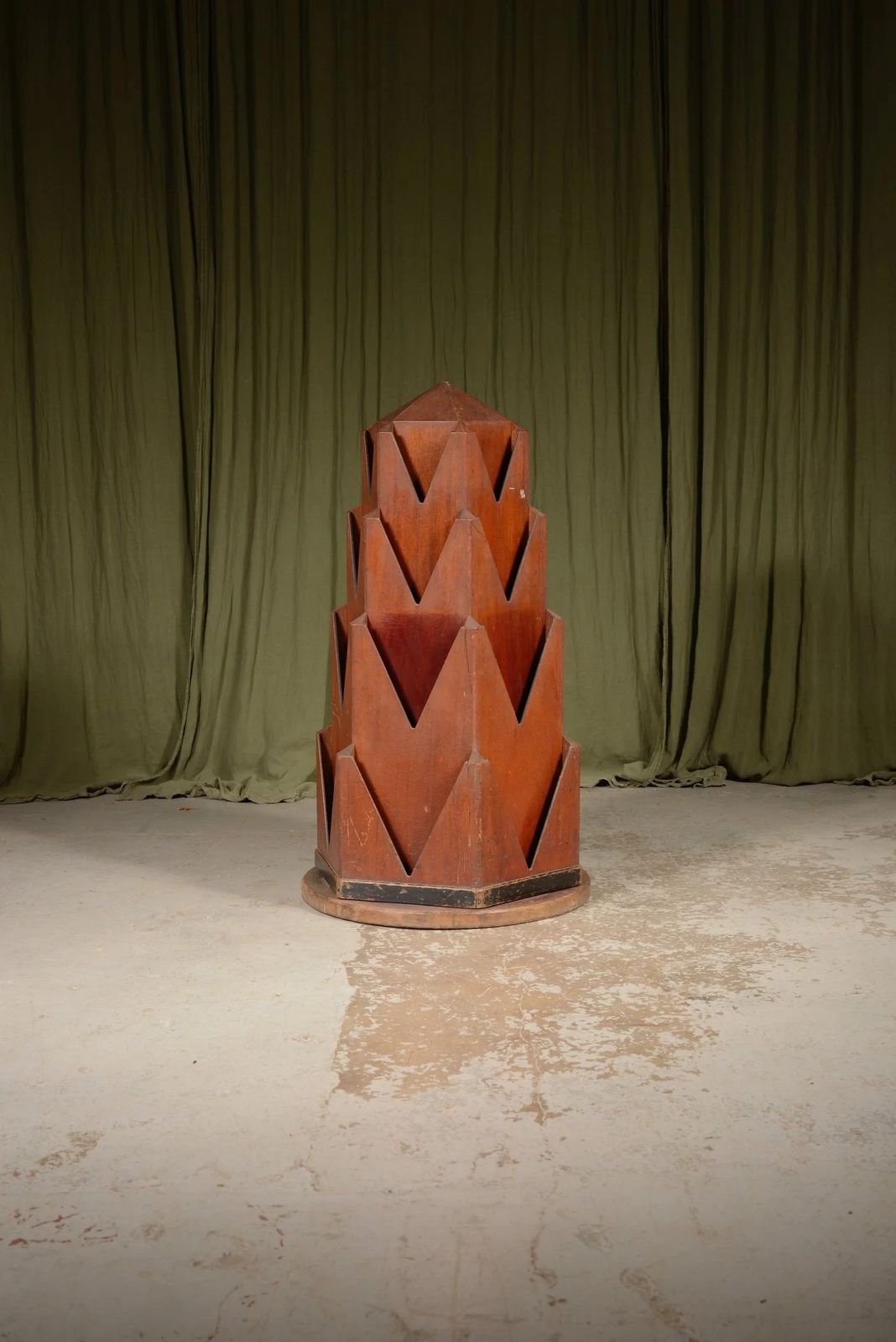 An Art Deco Carl Zeiss Revolving Shop Display Stand   C.1935