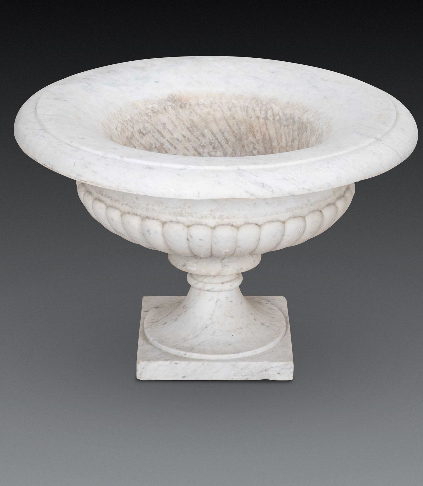 photo vinterior Pair Of 19th Century Italian Marble Tazza Urns