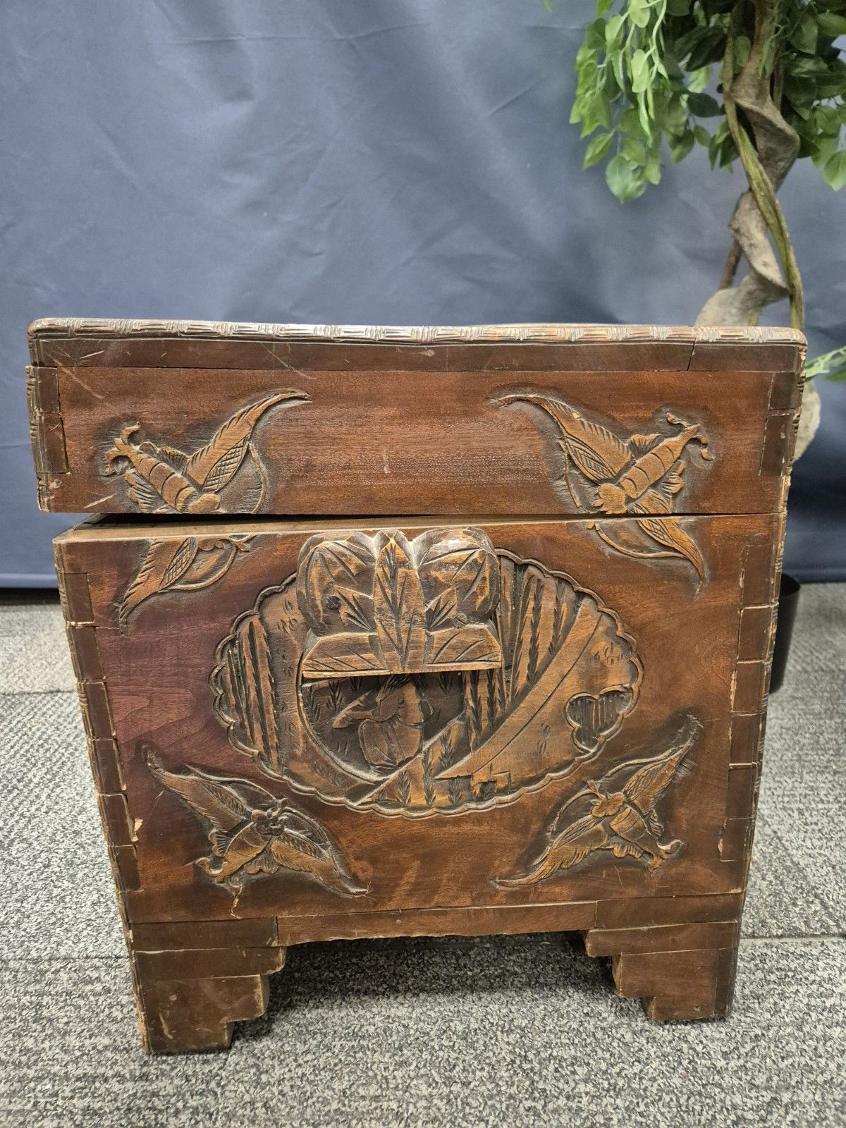 photo furniture Large Carved Oriental Camphor Wooden Chest With Lock