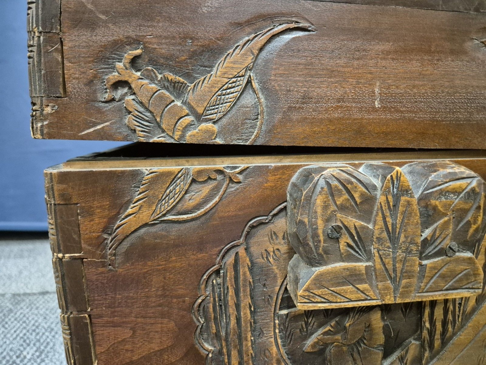 photo vinterior Large Carved Oriental Camphor Wooden Chest With Lock