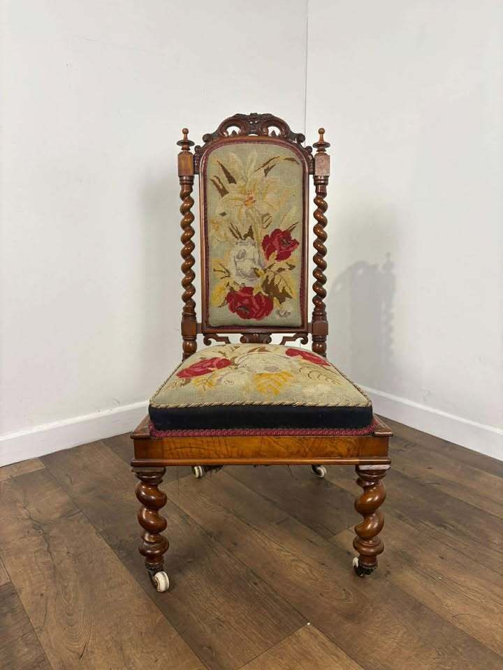 photo vintage Victorian Walnut Prayer Chair With Tapestry Upholstery