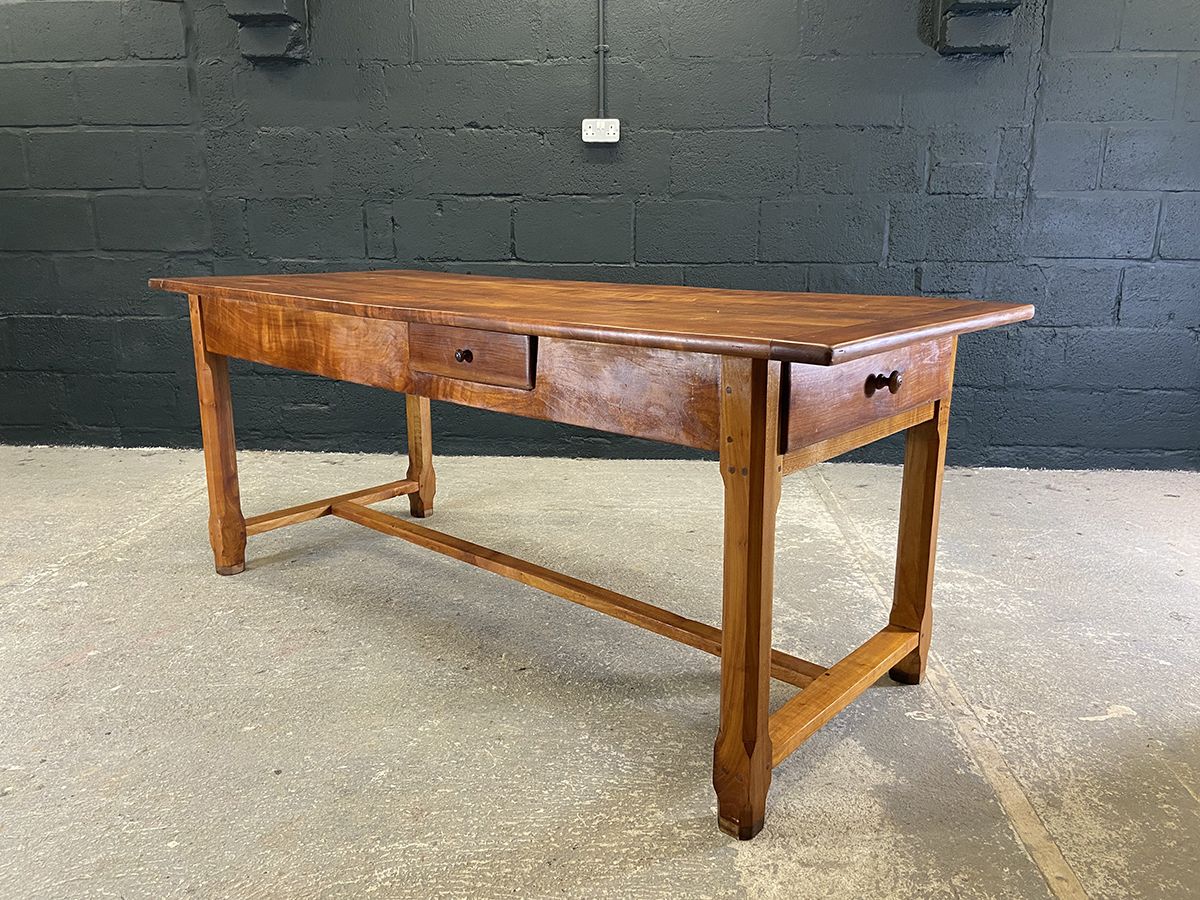 photo vintage Traditional French Fruitwood Farmhouse Dining Table