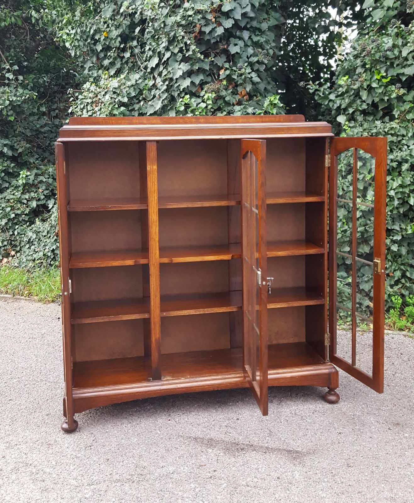 photo vinterior Pair Of Heals 3 Door Oak Bookcases