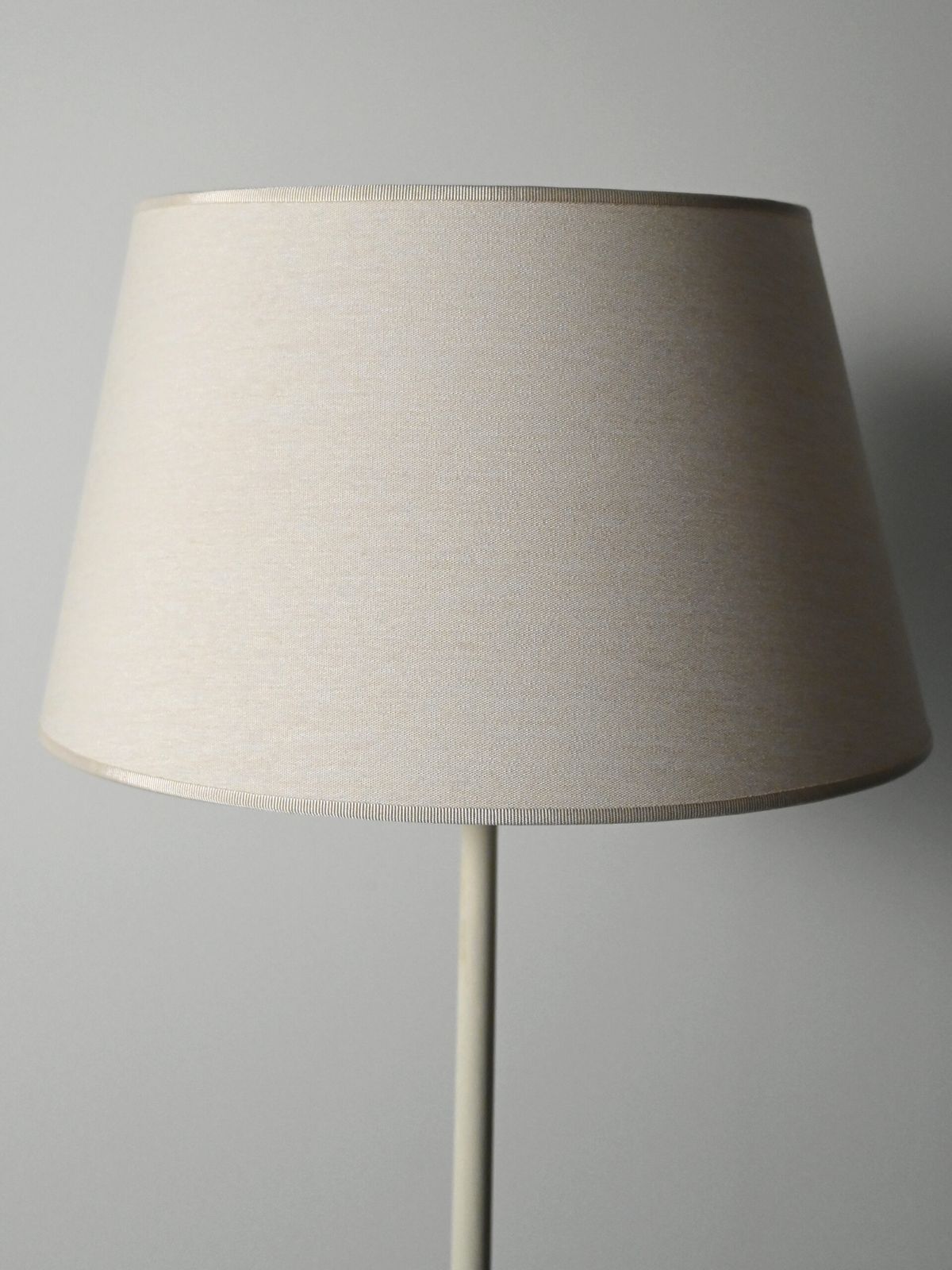 Scandinavian Tripod Floor Lamp In White Lacquered Wood photo Lighting
