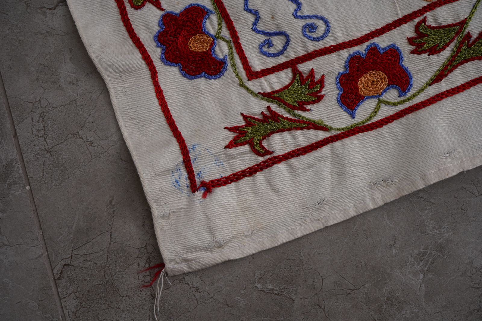 photo vinterior Uzbek Suzani Animal Tablecloth, Bukhara Wall Hanging Decor   Camel Cotton Runner 1'8'' X 6'1''