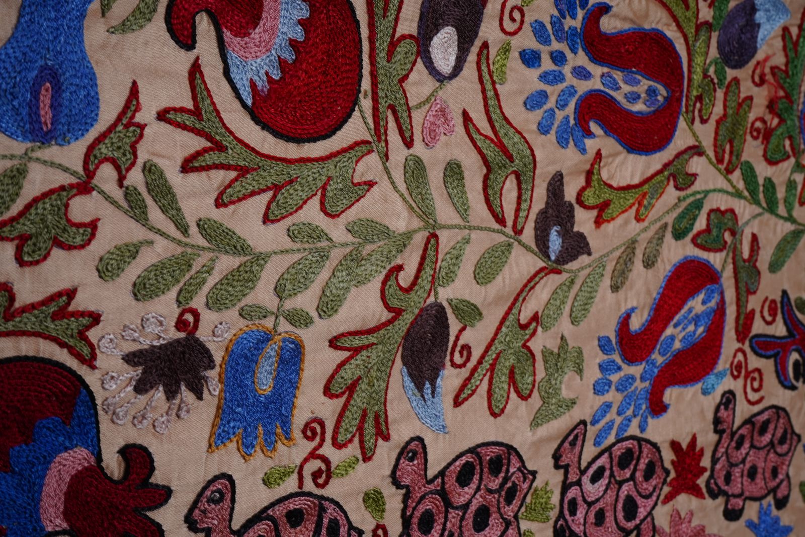 Cream Uzbek Suzani Embroidered Table Runner – Red Pomegranate & Blue Floral Boho Textile 1'8'' X 6'1'' photo vinterior